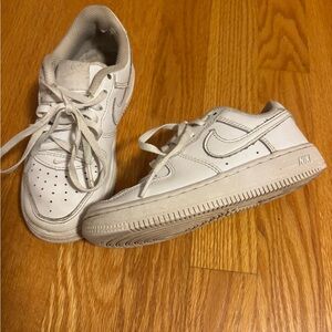 Nike White Air Force 1 Sneakers Classic Design